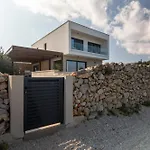 Courtside Luxury Dalmatia Villa