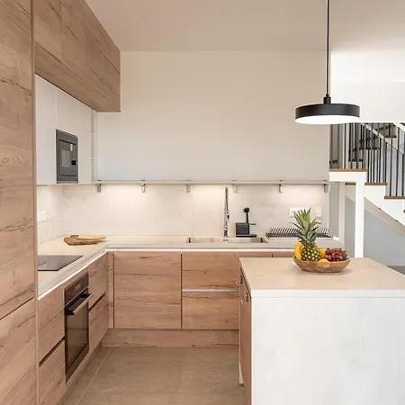 Courtside Luxury Dalmatia Вилла